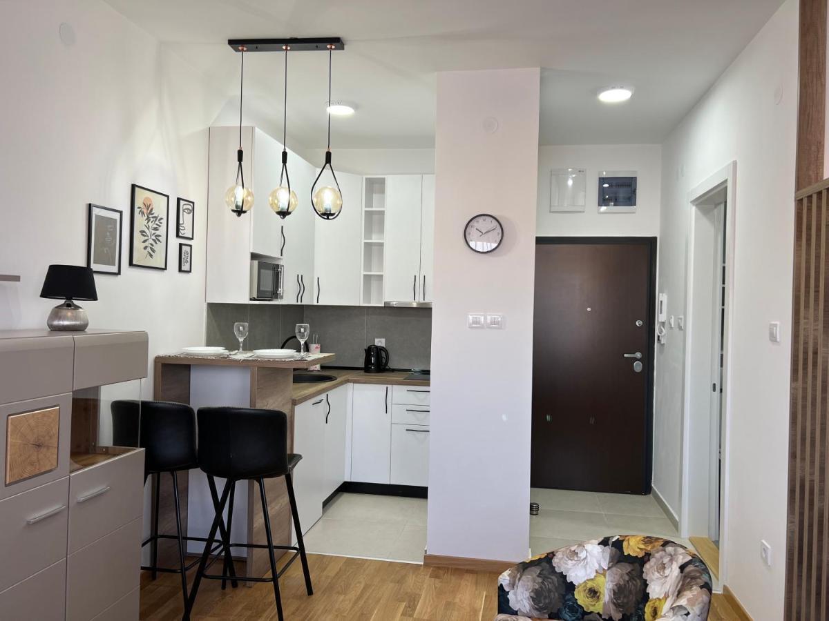 נובי סאד Apartment Charlie Private Parking מראה חיצוני תמונה