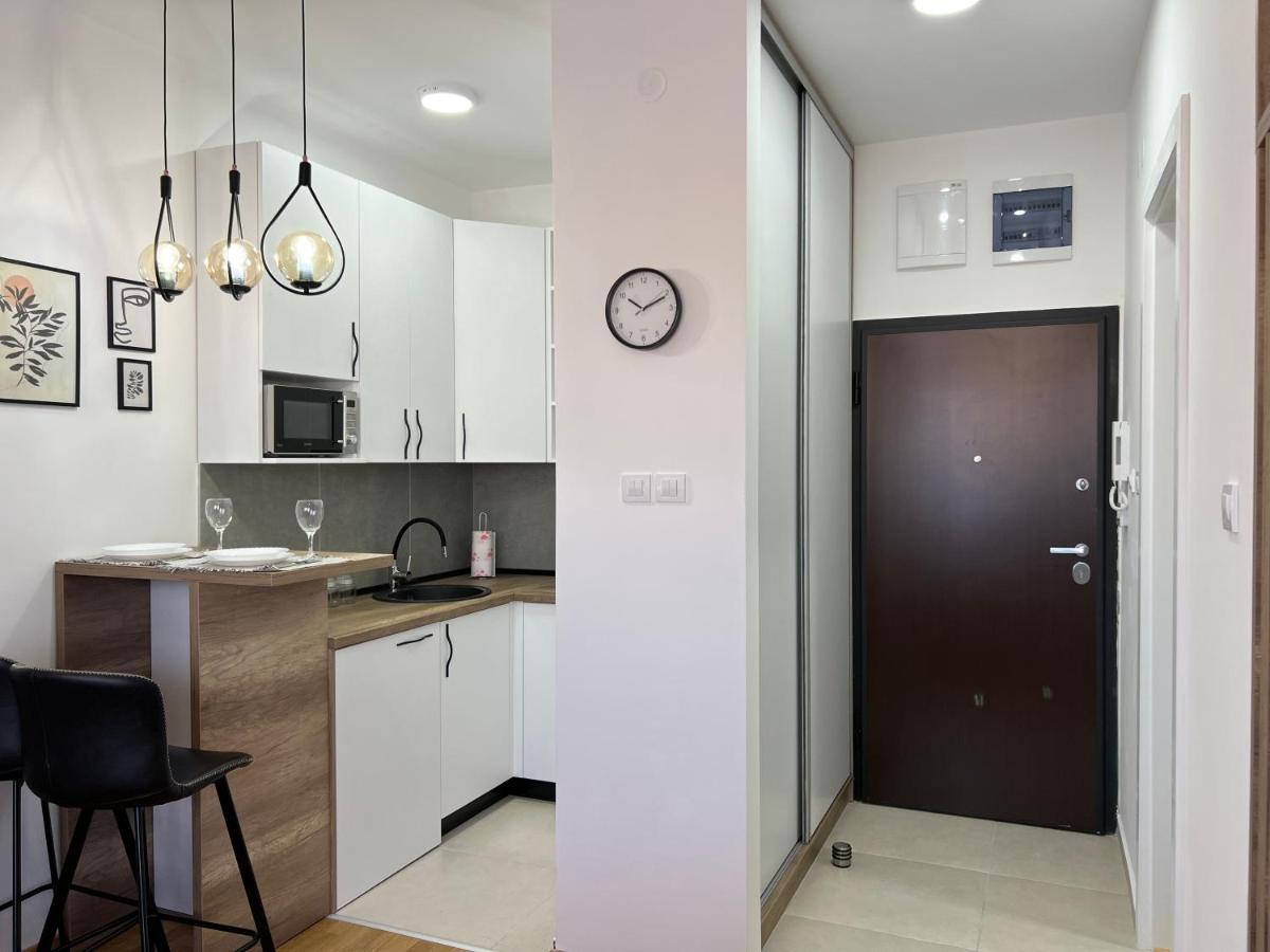 נובי סאד Apartment Charlie Private Parking מראה חיצוני תמונה